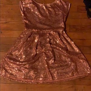 I’m selling a pink glittery dress